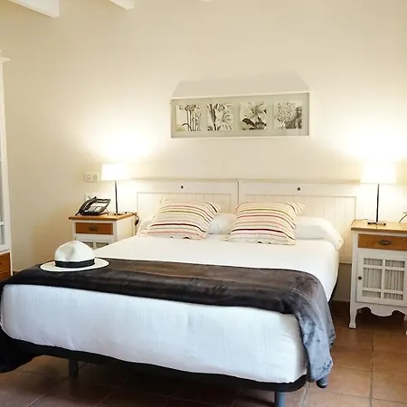 Hotel Es Mercadal אס מרקדל