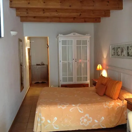 מלון Hotel Es Mercadal 4*