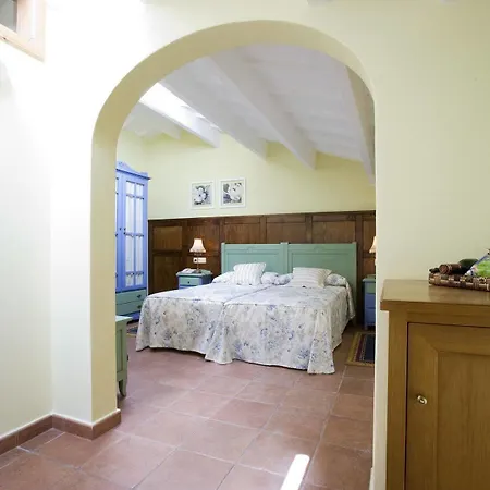 מלון Hotel Es Mercadal אס מרקדל