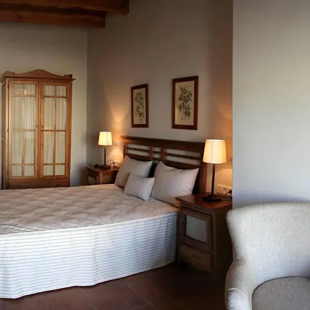 Hotel Es Mercadal מלון