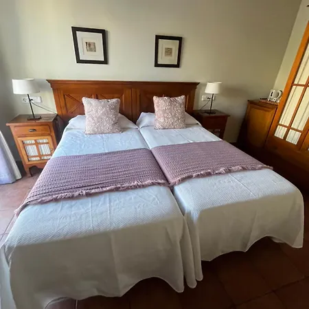 מלון Hotel Es Mercadal אס מרקדל